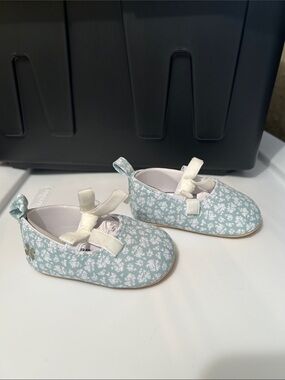 Lucky Brand Baby Floral Mary Janes in Light Blue with Cream Bows
